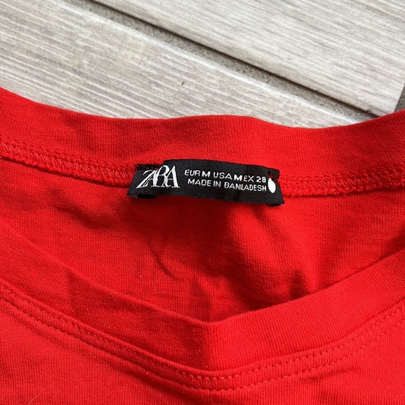 Zara red bubble sleeve T-shirt - Picture 2 of 2
